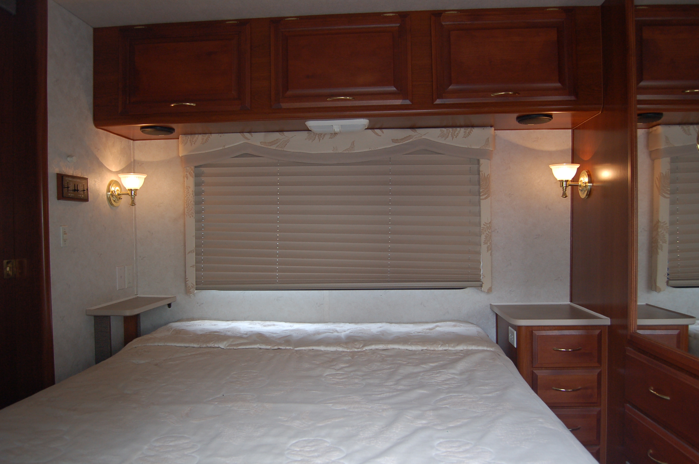 page4/44BED.JPG